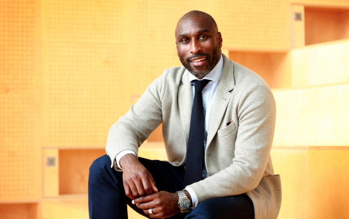 Cuộc sống xa hoa của huyền thoại Arsenal sau khi thành trùm bất động sản Ảnh 2