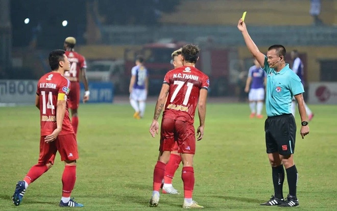 Khi HLV Chung nói trọng tài bắt có lợi cho Hà Nội FC trên báo Hàn Quốc Ảnh 2