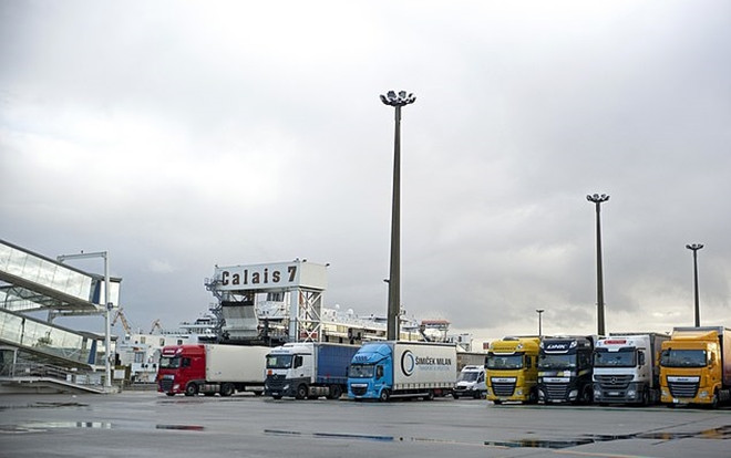 Phát hiện 8 người nhập cư bị hạ thân nhiệt sau xe tải đông lạnh từ Pháp vào Anh Ảnh 2