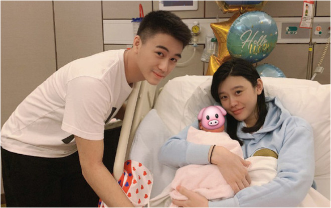 Thiên thần Victoria's Secret Ming Xi được thưởng lớn sau khi sinh cháu trai đích tôn cho tỷ phú sòng bạc Macau Ảnh 2