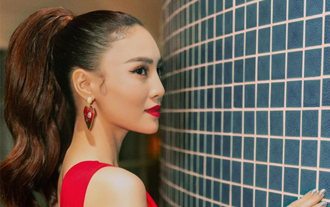 Sân bay bất ngờ bật vang 'Nghi ngờ' của Ninh Dương Lan Ngọc song ca cùng Ngô Kiến Huy và đây là phản ứng từ cô nàng Ảnh 2