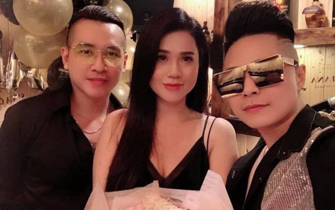 Mở tiệc kỷ niệm ngày cưới với chồng, nhan sắc của chị gái Ngọc Trinh gây chú ý dù đang bầu bí Ảnh 2