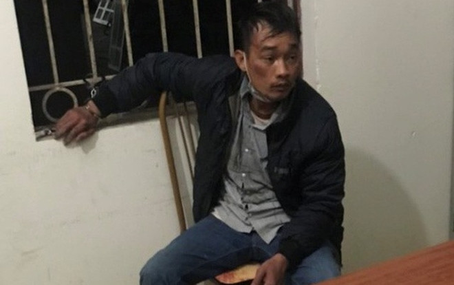 Mang dao và xăng đến tòa hòa giải ly hôn, người đàn ông bị cảnh sát khống chế bắt giữ Ảnh 2