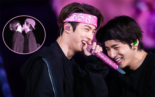 Fan dụi mắt 'tua đi tua lại': V(BTS) đã làm gì với gò má của Jin khi đang diễn tại concert thế này? Ảnh 2