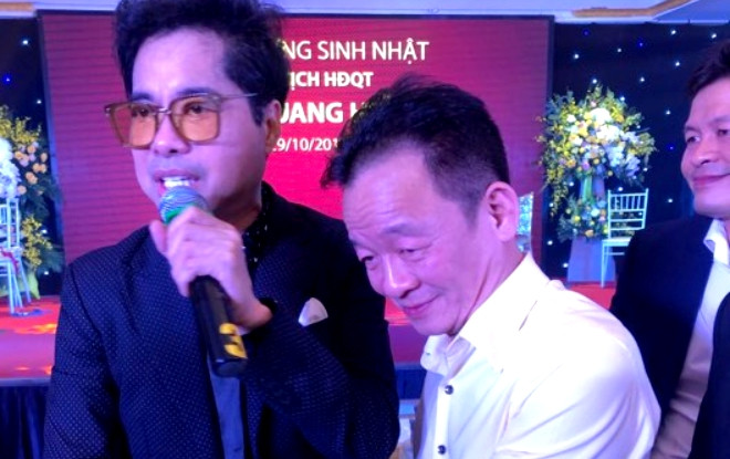 Bầu Hiển cùng Ngọc Sơn tái hiện điệu nhảy của Michael Jackson Ảnh 2