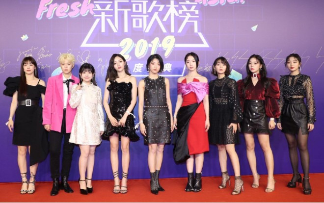 Dù không có Dương Siêu Việt, Rocket Girls 101 vẫn tự tin khoe giọng và vũ đạo đứng trên sân khấu của BXH bài hát mới Châu Á Ảnh 2