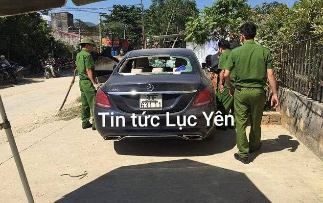 Phát hiện Mercedes mang BKS Hà Nội bị đập phá bỏ lại ven đường ở Yên Bái, trên xe có vết máu Ảnh 2