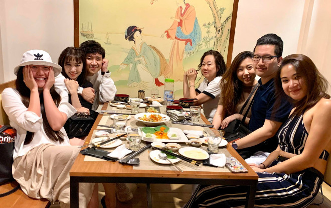 Hari Won xuất hiện thân mật bên gia đình Trấn Thành hậu ồn ào vắng mặt trong sinh nhật mẹ chồng Ảnh 2