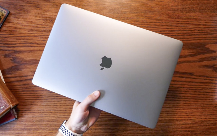 mang MacBook Pro lên máy bay