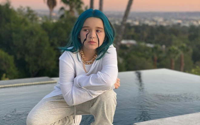 Harper Beckham dùng hết mỹ phẩm của mẹ Victoria để hóa trang cho bố và anh trai Ảnh 2