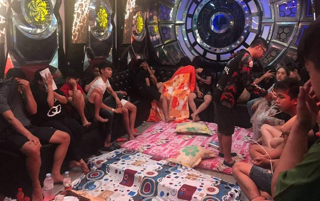 Kiểm tra quán karaoke phát hiện 50 'nam thanh nữ tú' thác loạn ma tuý tập thể Ảnh 2