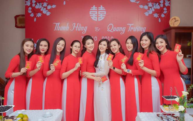 Dân mạng xuýt xoa trước dàn bê tráp 'xinh nhất Việt Nam' hội tụ toàn gái xinh, nổi bật hơn cả cô dâu Ảnh 2