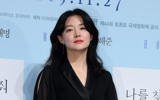 Lee Young Ae trẻ như gái đôi mươi dù sắp bước sang tuổi 50, Knet: 'Đẹp hơn idol 19 - 20 tuổi' Ảnh 2