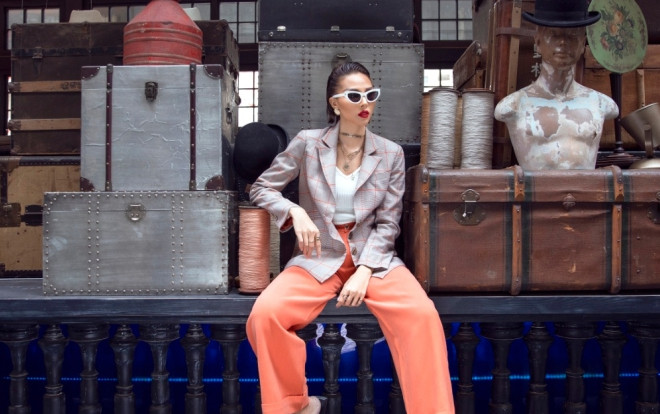 Ai bảo trang phục Thu - Đông kém gợi cảm thì hãy nhìn cách Minh Triệu phối đồ Ảnh 2