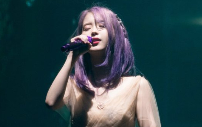 IU hóa tiên tử với mái tóc tím lịm khiến ai nhìn cũng mê Ảnh 2