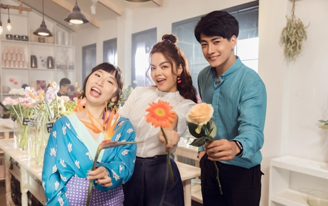 Phạm Quỳnh Anh 'cưa sừng làm nghé', cùng Trang Hý tán trai ngọt sớt trong MV Xiêu lòng Ảnh 2