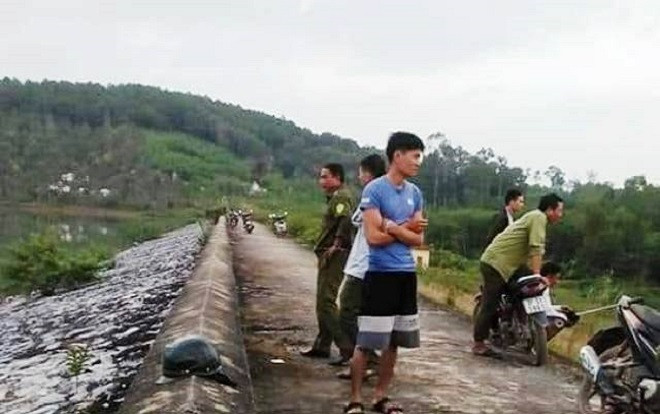 Thi thể học sinh lớp 6 nổi trên đập nước sau hơn 1 ngày mất tích Ảnh 2