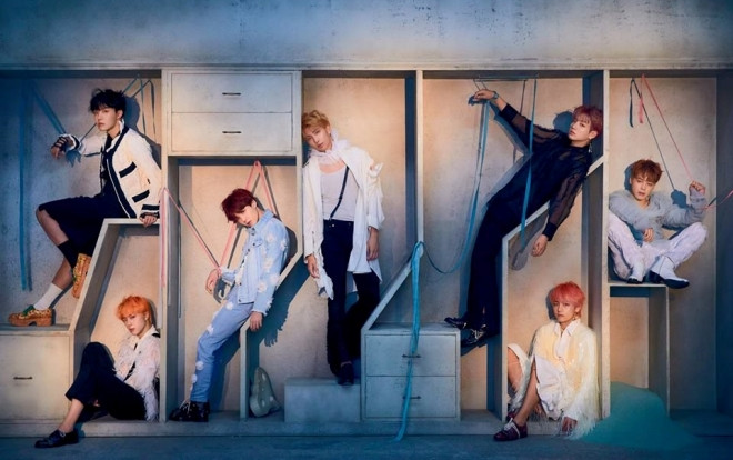 BTS lần nữa tạo nên lịch sử, trở thành nghệ sĩ Hàn Quốc đầu tiên làm được điều này trên Billboard 200 Ảnh 2