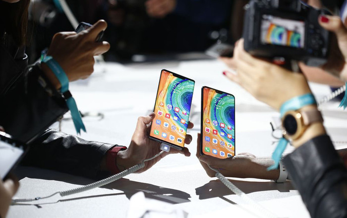 Huawei tự tin smartphone vẫn bán chạy bất chấp không được dùng Android Ảnh 2