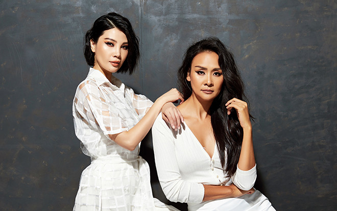 'Kỳ phùng địch thủ' sàn diễn thập niên 90 Vũ Cẩm Nhung - Trần Bảo Ngọc đọ dáng high fashion Ảnh 2