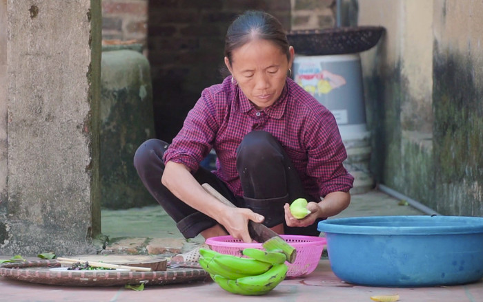 Đổi phong cách trong vlog mới, Bà Tân lại bị cộng đồng mạng nói giống 'Ẩm thực mẹ làm' Ảnh 2