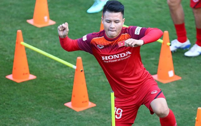 Đoàn Văn Hậu đá xấu, FIFA 'ghi' nhầm thẻ vàng cho Quang Hải Ảnh 2