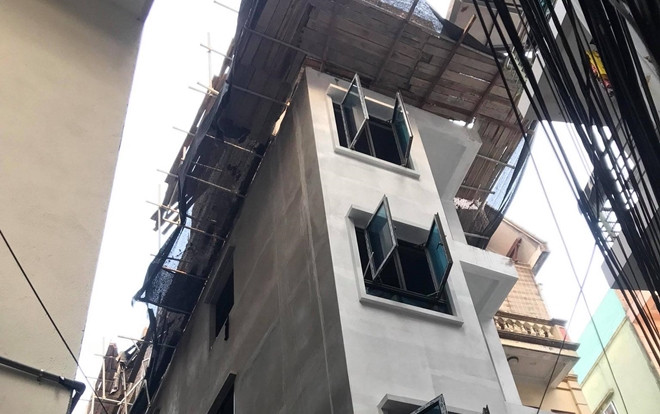 Ngã từ giàn giáo tầng 5 xuống đất, nam thợ xây 25 tuổi tử vong Ảnh 2