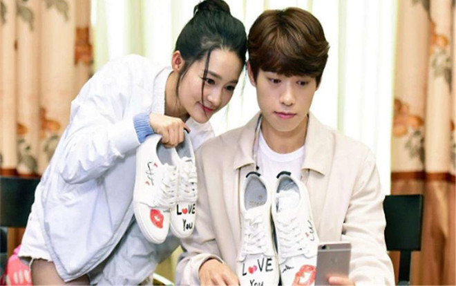 Ngụy Đại Huân thân mật với Lý Thấm, dân mạng réo gọi: 'Đau lòng Dương Mịch!' Ảnh 2