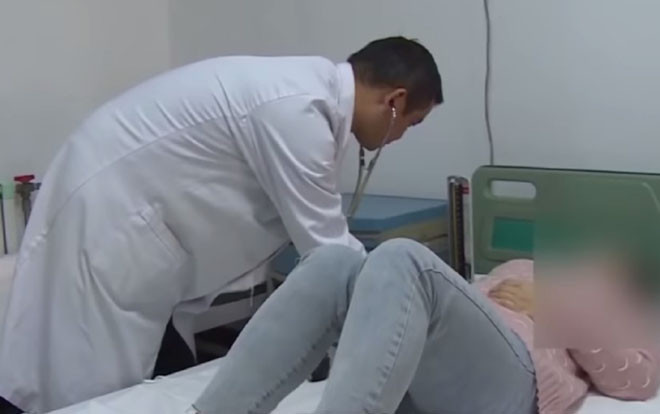 Giảng bài mãi mà con trai không hiểu, bà mẹ lên cơn đau tim suýt chết Ảnh 2