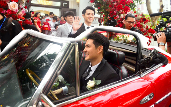 Ông Cao Thắng lái siêu xe từng xuất hiện trong MV 'Ta là của nhau' sang nhà gái rước cô dâu Đông Nhi Ảnh 2
