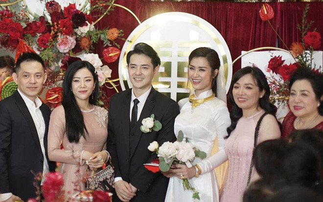 Xong thủ tục đón dâu, Ông Cao Thắng - Đông Nhi tiến hành nghi thức lễ bái gia tiên tại tư gia Ảnh 2