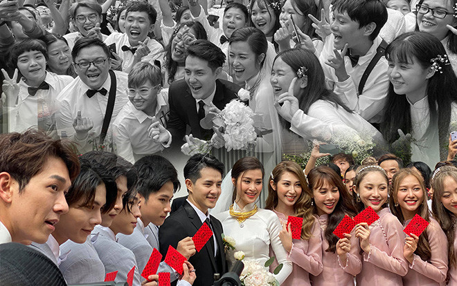 Đông Nhi xuất hiện xinh đẹp bên Ông Cao Thắng: Fan phấn khích cực độ, hò reo không ngớt Ảnh 2