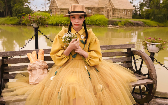 Mẫu nhí lai Việt - New Zealand hóa nàng thơ trong trẻo, khiến giới mộ điệu 'liêu xiêu' Ảnh 2