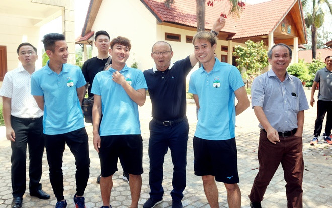 9 cầu thủ HAGL đá hạng Nhì: Tầm nhìn cho bóng đá Việt Nam của bầu Đức! Ảnh 2