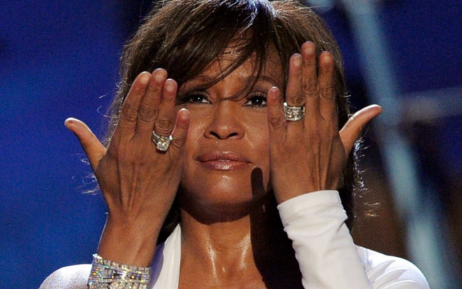 Sau 7 năm ngày mất, fan tìm ra clip huyền thoại quá cố Whitney Houston khóc lóc, gọi tên người tình đồng tính Ảnh 2