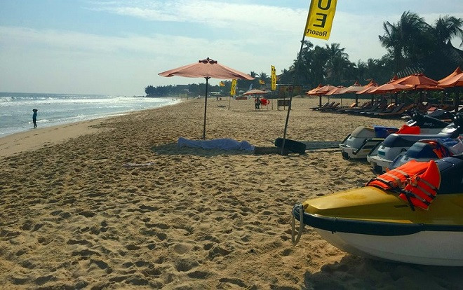 Tắm biển khi sóng lớn, 3 du khách nước ngoài bị đuối nước, 1 người tử vong Ảnh 2