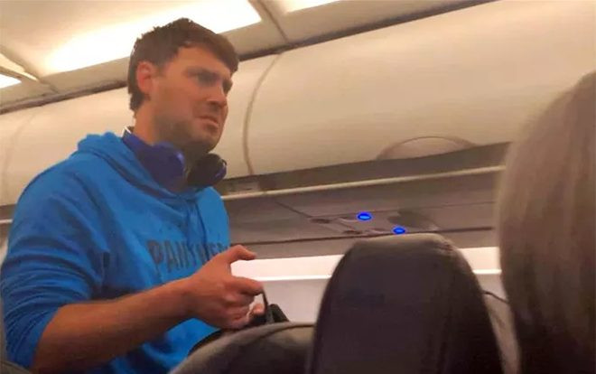 Quấy rối phụ nữ, vận động viên buộc máy bay phải hạ cánh khẩn cấp Ảnh 2