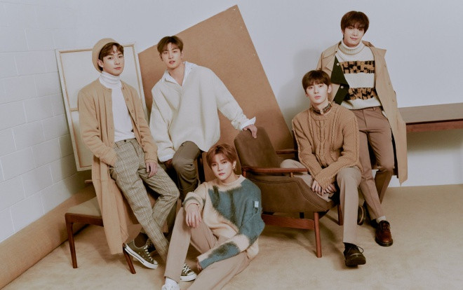 NU’EST chiêu đãi fan clip vũ đạo hoành tráng cho ‘Love me’: Fan rần rần vẻ đẹp chân ái của các chàng trai Ảnh 2