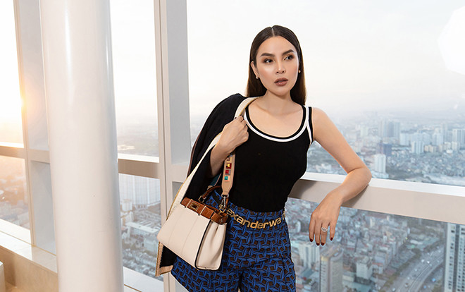 Hoa hậu Phương Lê khoe khéo eo thon, cằm Vline sau khi giảm cân thành công Ảnh 2