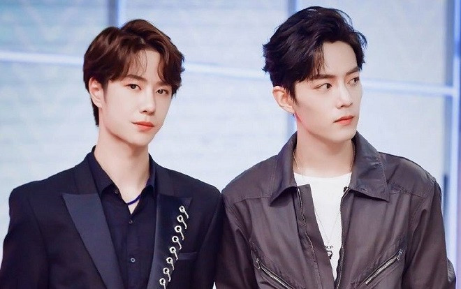 Vừa nổi chưa lâu, Tiêu Chiến và Vương Nhất Bác đã 'lấn' Dương Dương và Ngô Diệc Phàm trong poster quảng bá sự kiện Ảnh 2