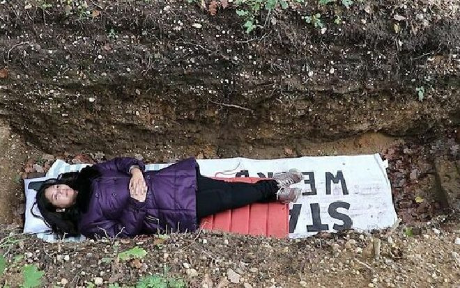 Giảm áp lực thi cử, trường ĐH Hà Lan cho sinh viên trải nghiệm 'nằm dưới mộ' khiến nhiều người ‘lạnh sống lưng’ Ảnh 2