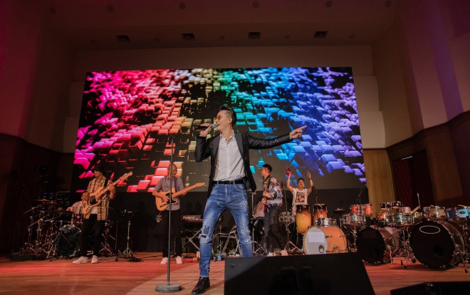 Hoàng Bách gây ấn tượng với dự án được đầu tư lớn 'Chạm vào vinh quang' Ảnh 2