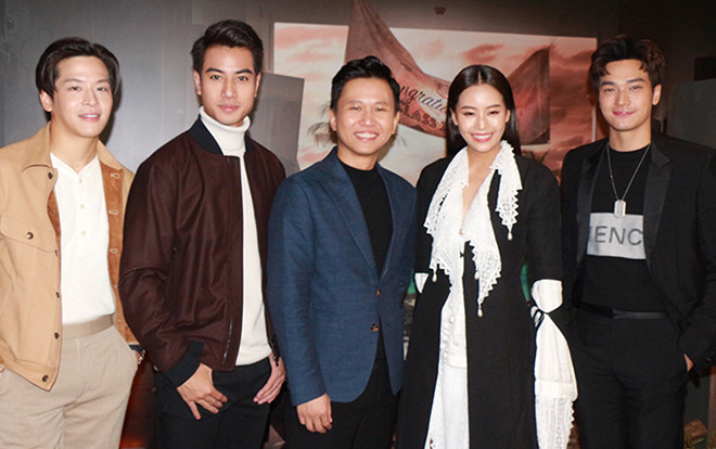 Beam Papangkorn, March Chutavuth, Pat Chayanit xuất hiện tại họp báo The Stranded - Phim Netflix Original đầu tiên của Thái Lan Ảnh 2