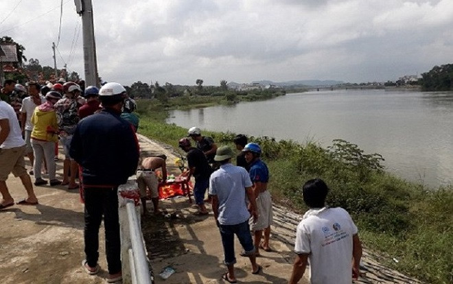 Nam sinh lớp 10 nhảy cầu tự tử vì buồn chuyện gia đình và áp lực học tập Ảnh 2