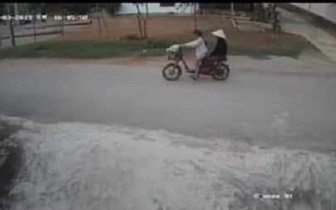 Khởi tố người bà đẩy cháu nội xuống đập nước do mâu thuẫn gia đình Ảnh 2