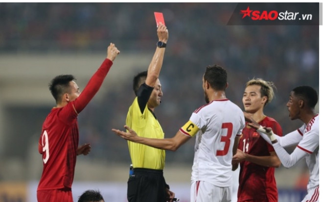Cầu thủ UAE nhận thẻ đỏ trực tiếp vì đá xấu với Tiến Linh Ảnh 2