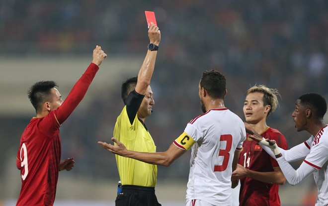 Cựu trọng tài FIFA: 'Cầu thủ UAE bị thẻ đỏ là đúng, không thiên vị ĐTVN' Ảnh 2