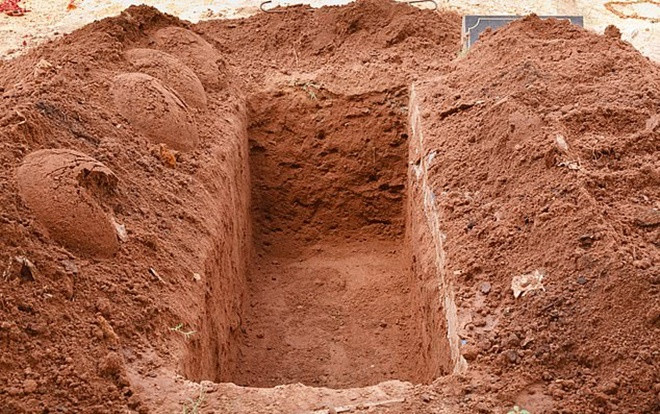 Người đàn ông đào mộ cha mẹ trộm xương để đổi lấy xe máy Ảnh 2