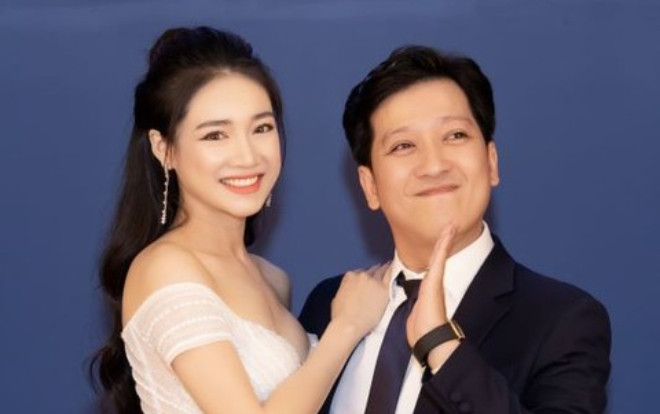 Đi hát karaoke cùng gia đình, Nhã Phương bị anh trai Trường Giang chê 'vô địch hát dở 3 năm liền' Ảnh 2