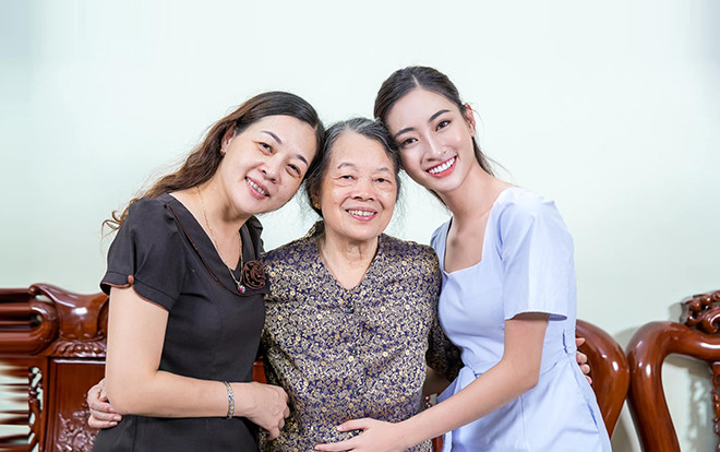 Hoa hậu Lương Thùy Linh: Bà ngoại bảo mẹ cho mình mấy roi vì mặc bikini trước đông người Ảnh 2